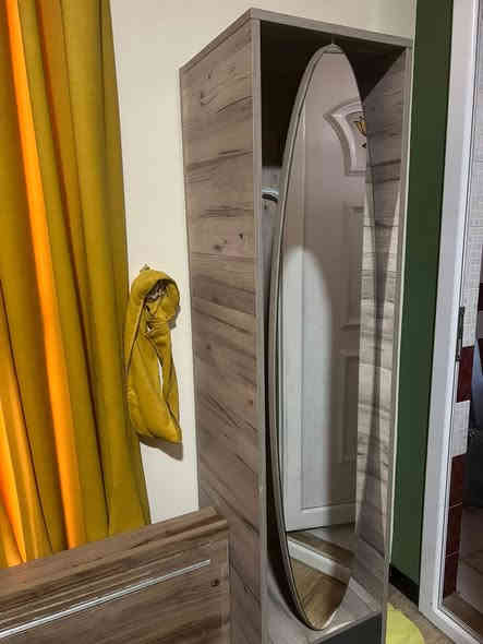 غرفه نوم ام نفرين 7 قطع  تركي نظيفه شخط مابيهن  
مكاني بغداد حي قاهره 
***********
