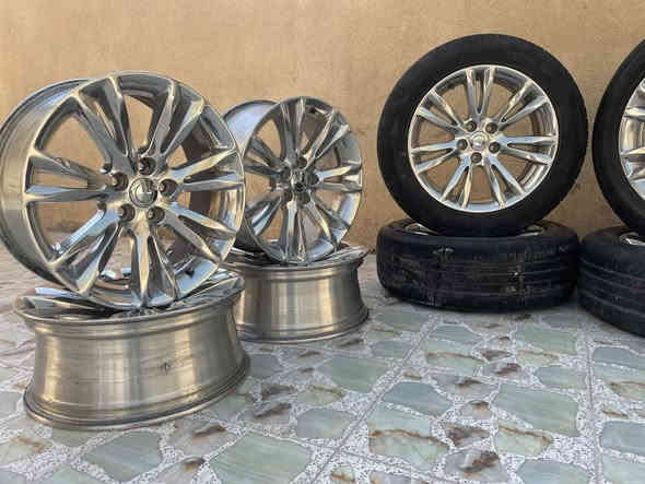 السلام عليكم البيع ويلات مكسيكي اوباما حجم 18 اصليات ابو الختم الموبر مكفوللات من العواج والتصليح ويلات جدد كلش حلوات عندي تخمين تخم بيهن تاير سعره 7ورقات اونص اوتخم فارغ سعره 7 ورقات مكاني بصره ***********
