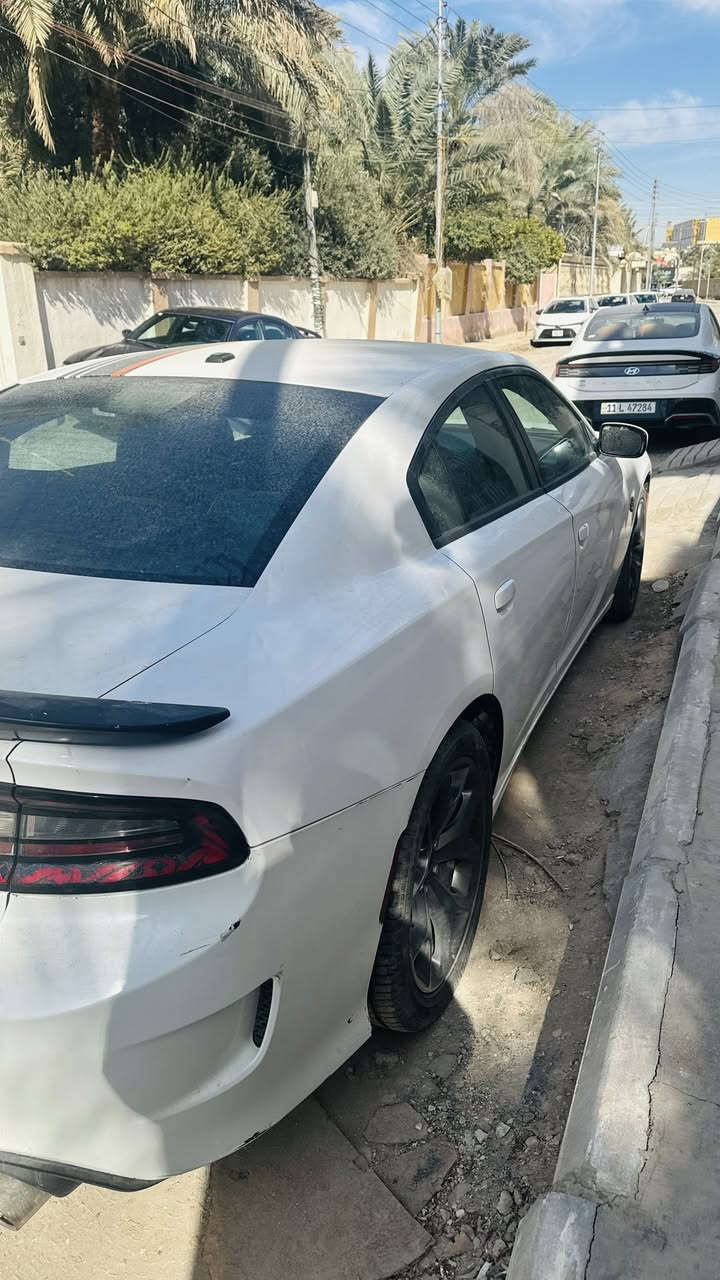 يا الله دوج جارجر 2015 اصل حادث بنيد فقط
المحركv6 عليها غرفه حديثه لون احمر واسود
شاشه جبيره السياره جاهزه من كلشي اي نقص مابيها من ناحيه محرك كير  تبريد كله سليم 
السياره رقمها ذي قار بأسمي حره 
السعر 180 بيها مجال قليل  ناصريه مركز ***********
