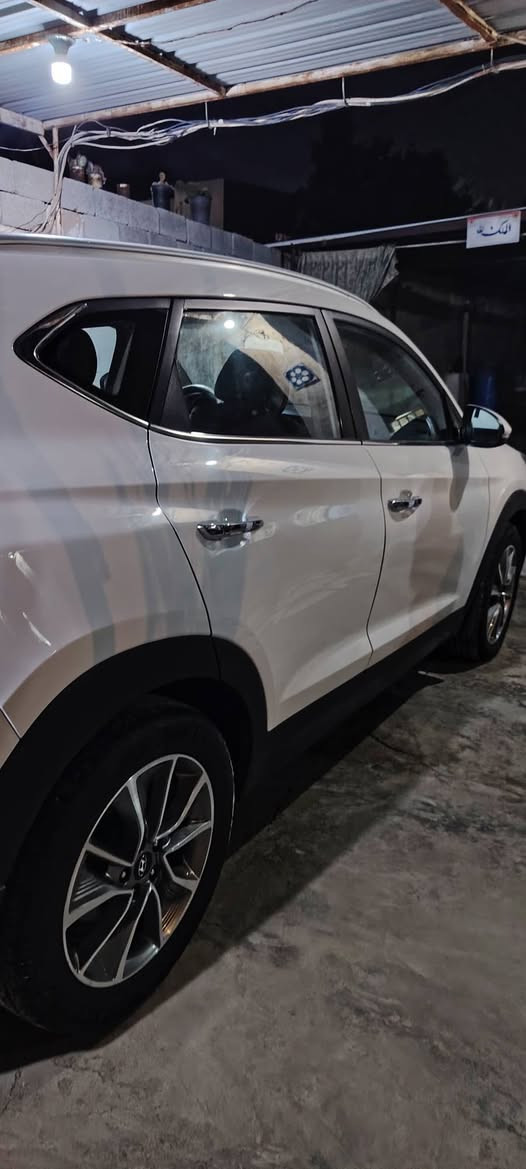 توسان 2018 بغداد بأسمي ماشيه 87 الف حقيقي مكفوله كفاله عامه من كلشي مواصفات عاديه بدون اي نقص والسعر 184 وبيه مجال بسيط السياره مال بيت جديده واحلى من الصور سكني بغداد 
***********
