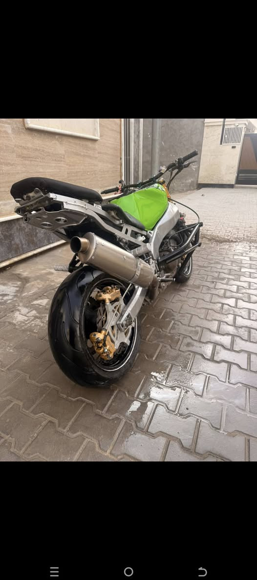كاوسكي 636 2004 
دراجة مزودة فجوج عنابير برمبو يدة كلج كصيرة بريك بل يدة دروعة صالنصة اكروبفج اصلية بكرة 65 كشن خلفي. 
مكينة كصة اولى شرط كفالة جمرهة وطفي وشغل وخرسة 
دبل مروحة تانكيهة نضيف كلش بدون قطرة زنجار
مكاني بغداد الكاضمية 
شراي يتصل ***********
