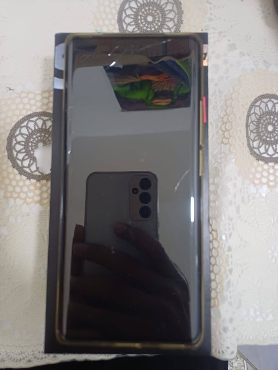 سلام عليكم جهاز للبيع اسم الجهازitel S25 Ultra جهاز نضيف 100/100 غراضه كامله وياه وهاي لزكه مكسوره مو الشاشه تجي وتفحص بيك الجهاز مستعجل على بيعته والقران الكريم الجهاز شتريته 350 
واريدنه 300 وبيه مجال للطيبين  تواصل على هاذ الرقم***********
