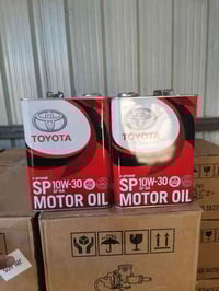 توفر زيت تويوتا ضمان 10 الف كيلو متر ✅ القياسات 10w30 سعر علبه 40 الف ...