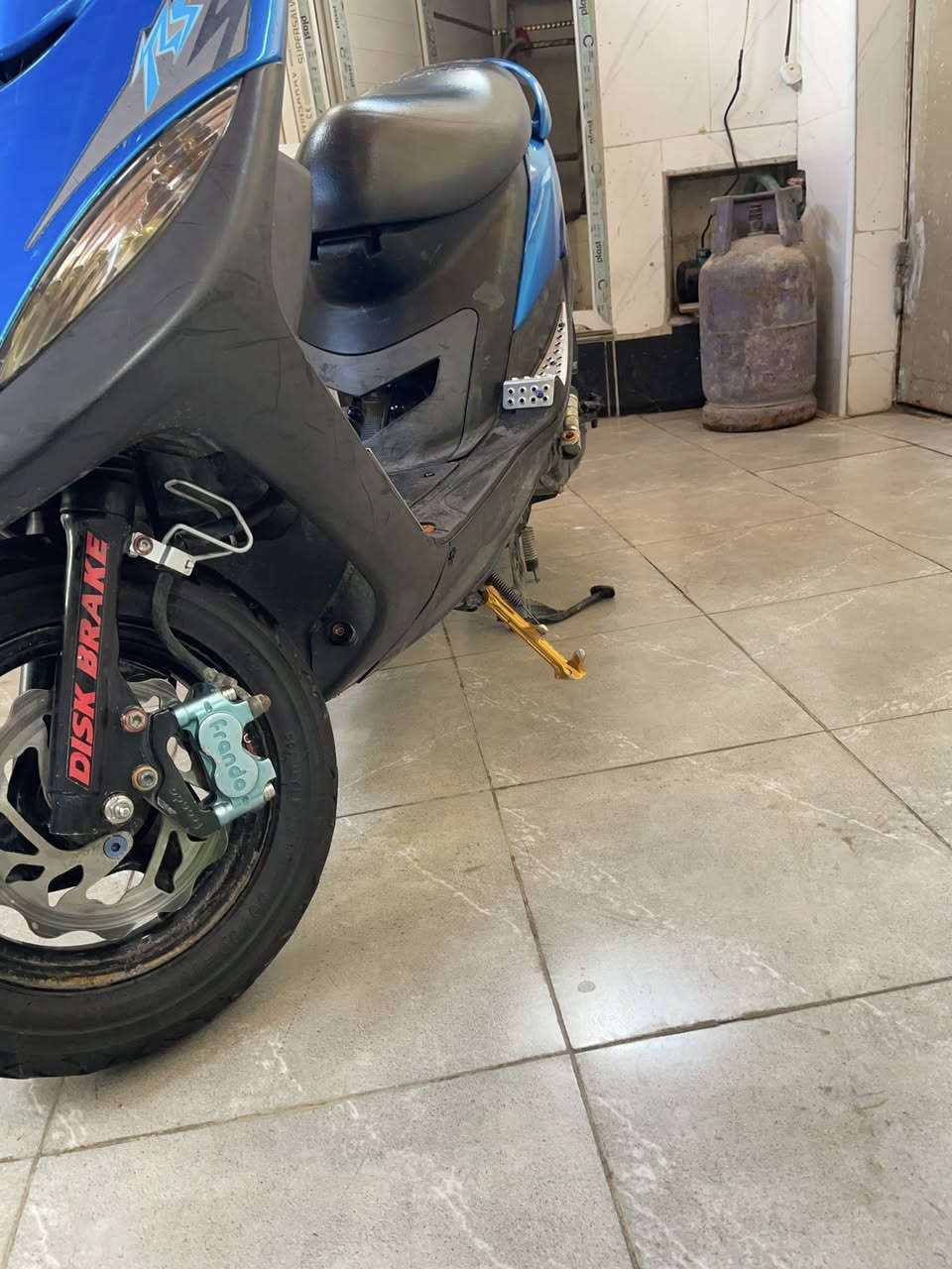 ماكس  لون مميز وبلادي بوشه ٥٥ بلاد.  الدراجه ٥٥ ابلاد 
تزويد خير من الله.  
 ١-فج 
٢-فلنجه ncy
٣-شيال اصلي 
استان بوش اصلي 
قبق شوته ابلادي اصلي 
صالنصه صجميه 
سلف كوسو 
فراك بريك 
زوج كلجات ديشو 
مروحه رياضيه بلاديه هيه وبراغيه  بوش 
الدراجه مزووع زرع براغي  كله براغي بلاديه رياضيه بوش. هنه وواشراتهن 
بوشه TTMRC ٥٥ بلادد 
الي ما يعرف بيه وبلغراص الي بيه خل يعبر المنشور.


**إذا كنت صاحب هذا الإعلان وتريد حذفه لأي سبب، رجاءا أرسل رسالة إلى الدعم الفني**