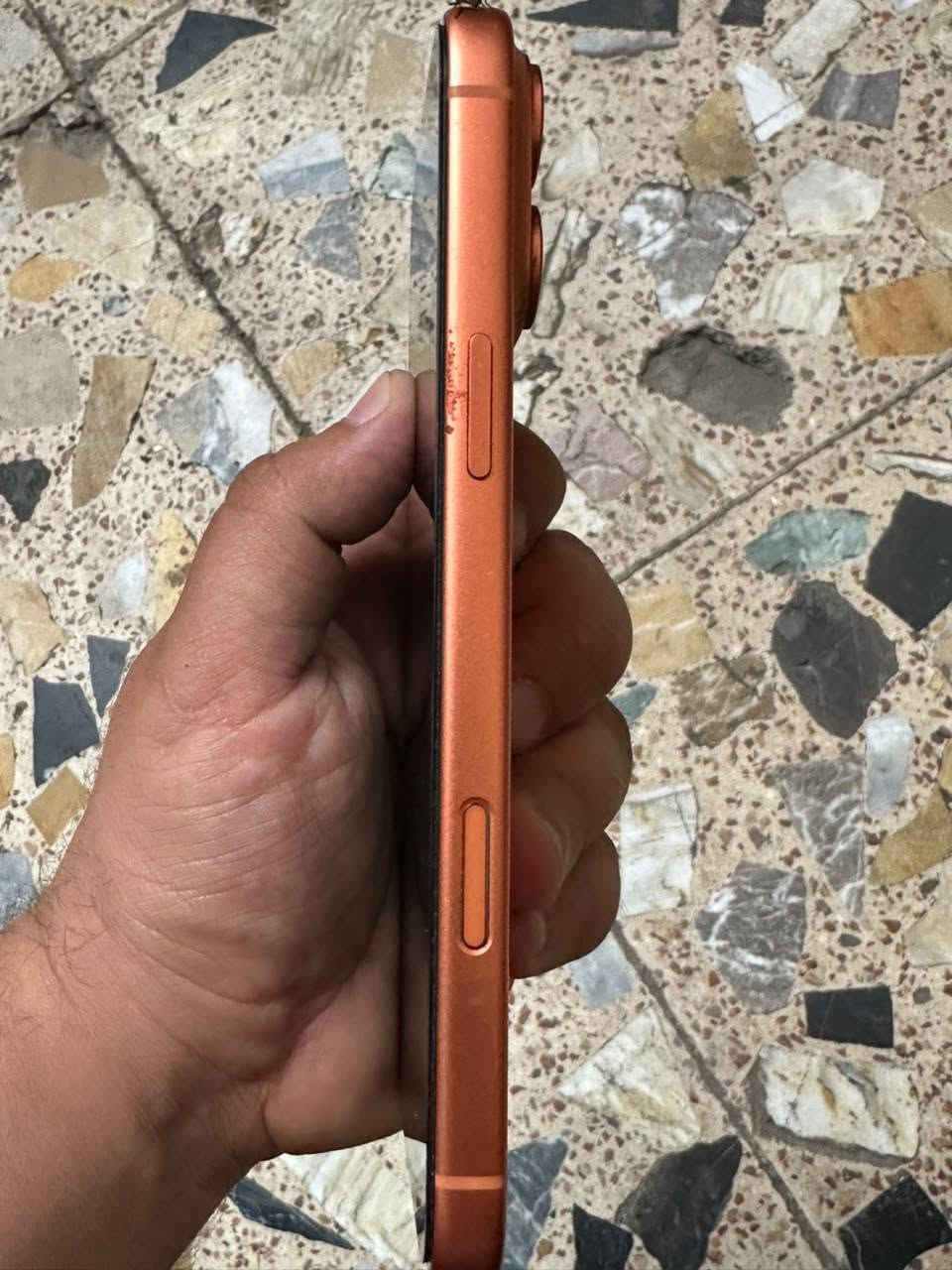 ايفون 17برو ماكس 256 بطاريه 97 بغداد الزعفرانيه السعر مليون و750 وبي مجال بسيط ***********فقط بيع
