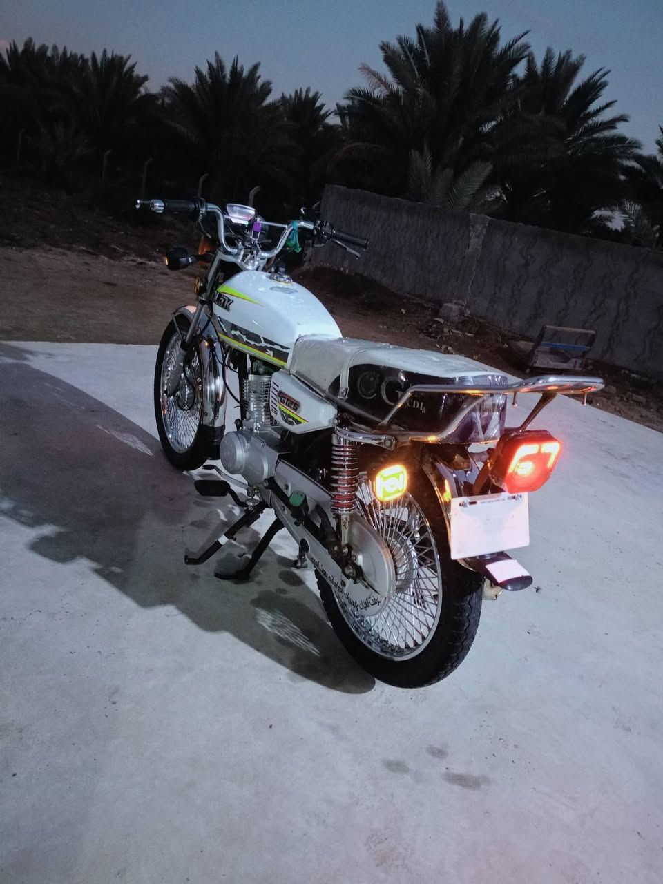 سلام عليكم اخوان دراجة موديل 24 جديدا احلة من الصور مكفولة كفالة عامة مكاني حلة سعر 625 وبيها مجال بسيط حك جيتك رقم ***********
