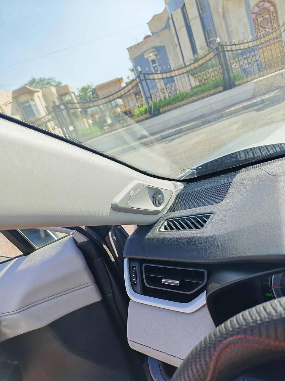 راف فور HYBIRD حجم المحرك 4 سلندر (2.5L)
مواصفات LIMTED :اعلى فئة 
موديل 2023 
السعر 260$ وبها مجال بسيط 
***********
