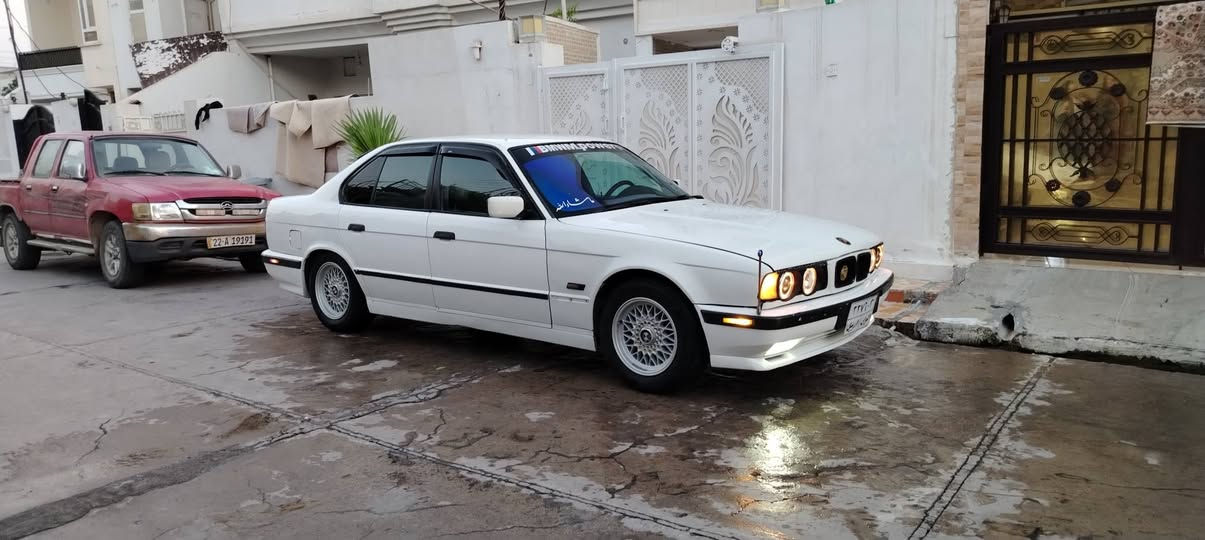 BMW 
مؤديل ١٩٩١سئ بارجه صبوغ بي ناوگرتن گير مه كينه ته بريد به شه رت ٢٠ورقه خرامه له سه ره دواي محمله بؤت دگه رينمه وة به ناوكردن به شه رت. ناونيشان هه ولير
*********** أربيل, العراق
