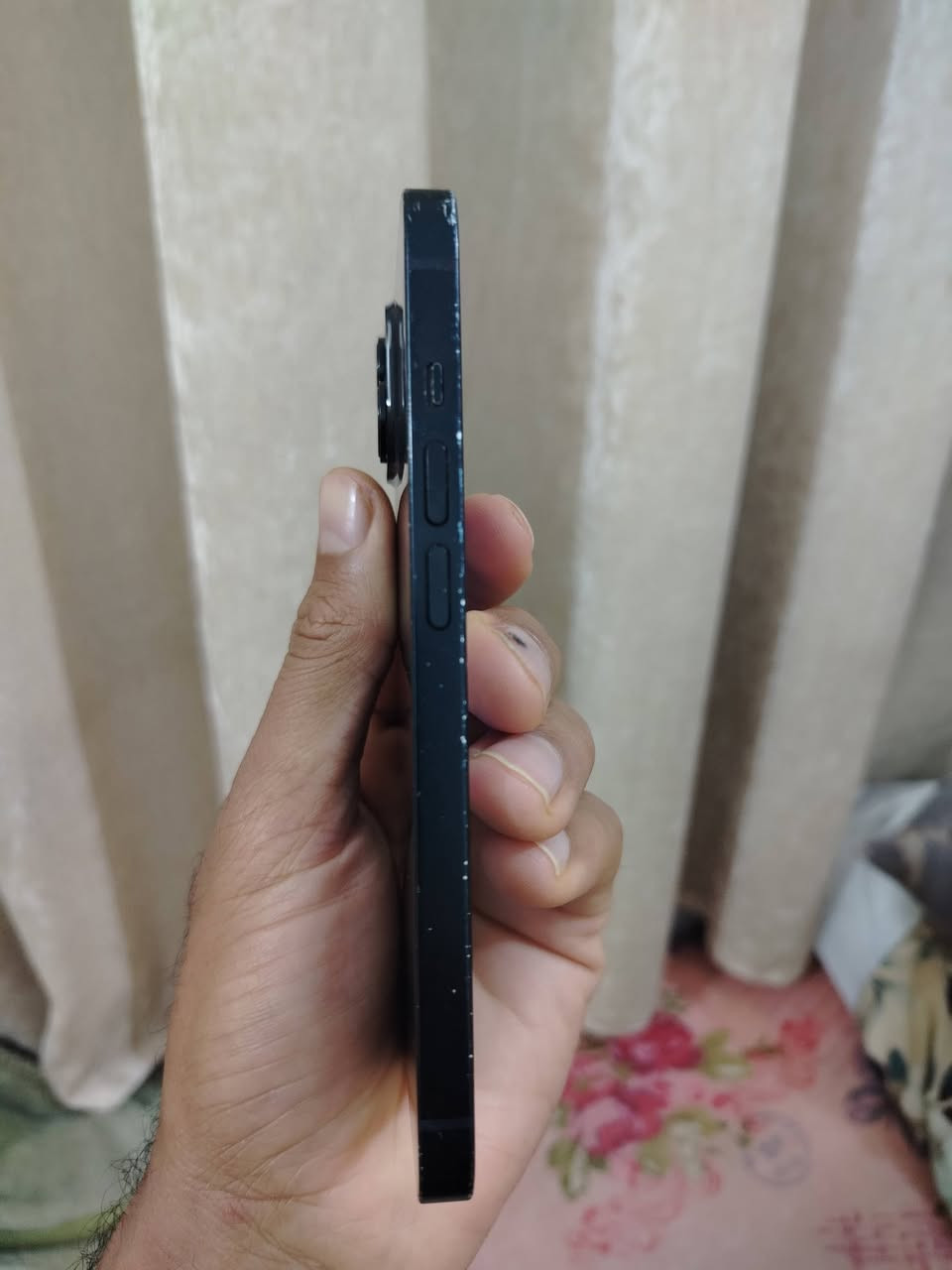 ايفون 14 عادي ذاكرة  128 بطارية 84 ما مفتوح وتر بروف شريحته الكترونيه بدون ملحقات بي فقط هاي الشامه بالشاشه وما مأثره عاللمس
السعر 425 مكاني البصره
***********
