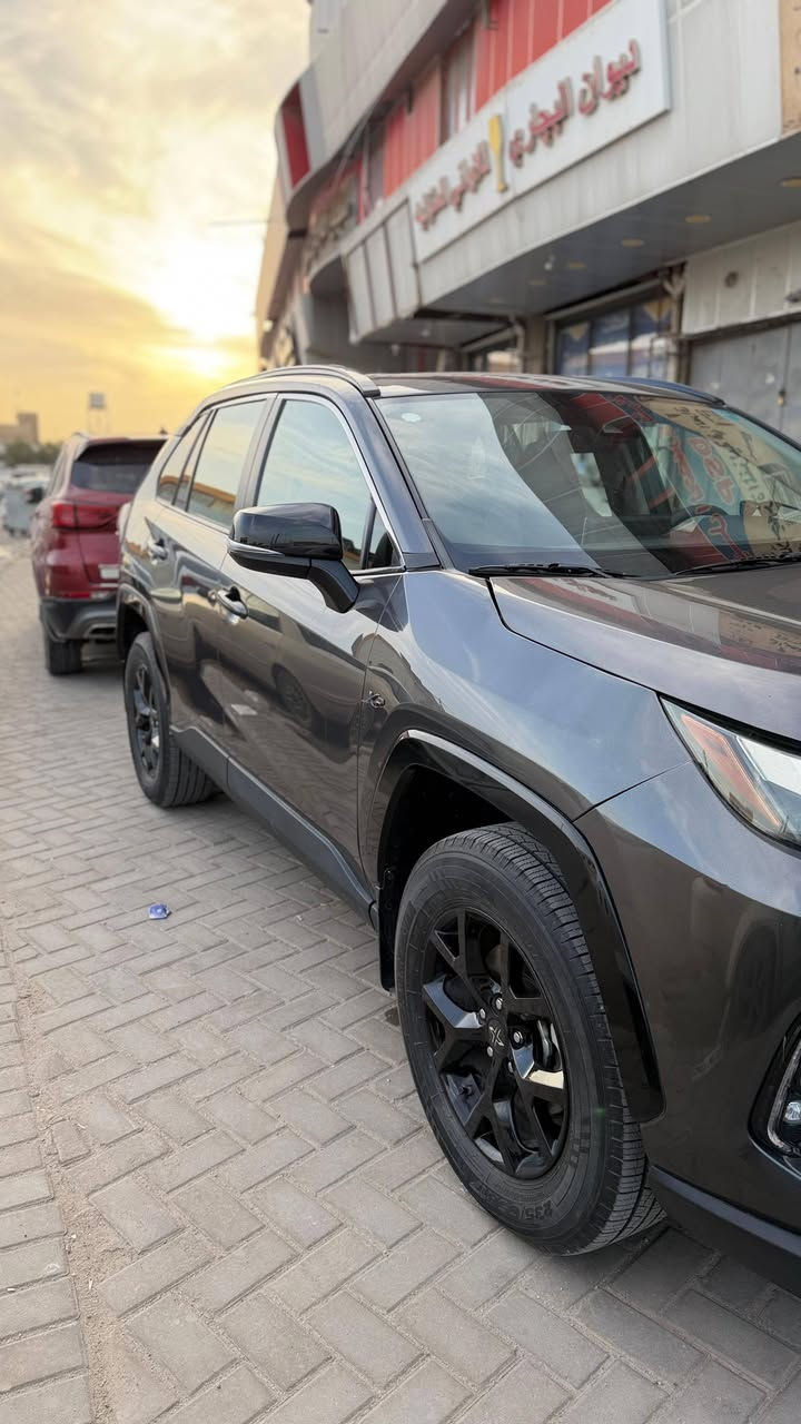 للبيع راف فور 2023 فأت اكس سيريس X series  وارد امريكي وضربته  قليلة مثل ما موضح بالصور رقم بغداد ممشة السيارة 50 الف السعر المطلوب بالسيارة 217 ورقة لون السيارة رصاصي مغلفة عازل حراري من داخل السيارة الشبكة والبردة الكتالوجات  موجودات  عنوان البصرة العشار 
للتواصل على الرقم ***********
