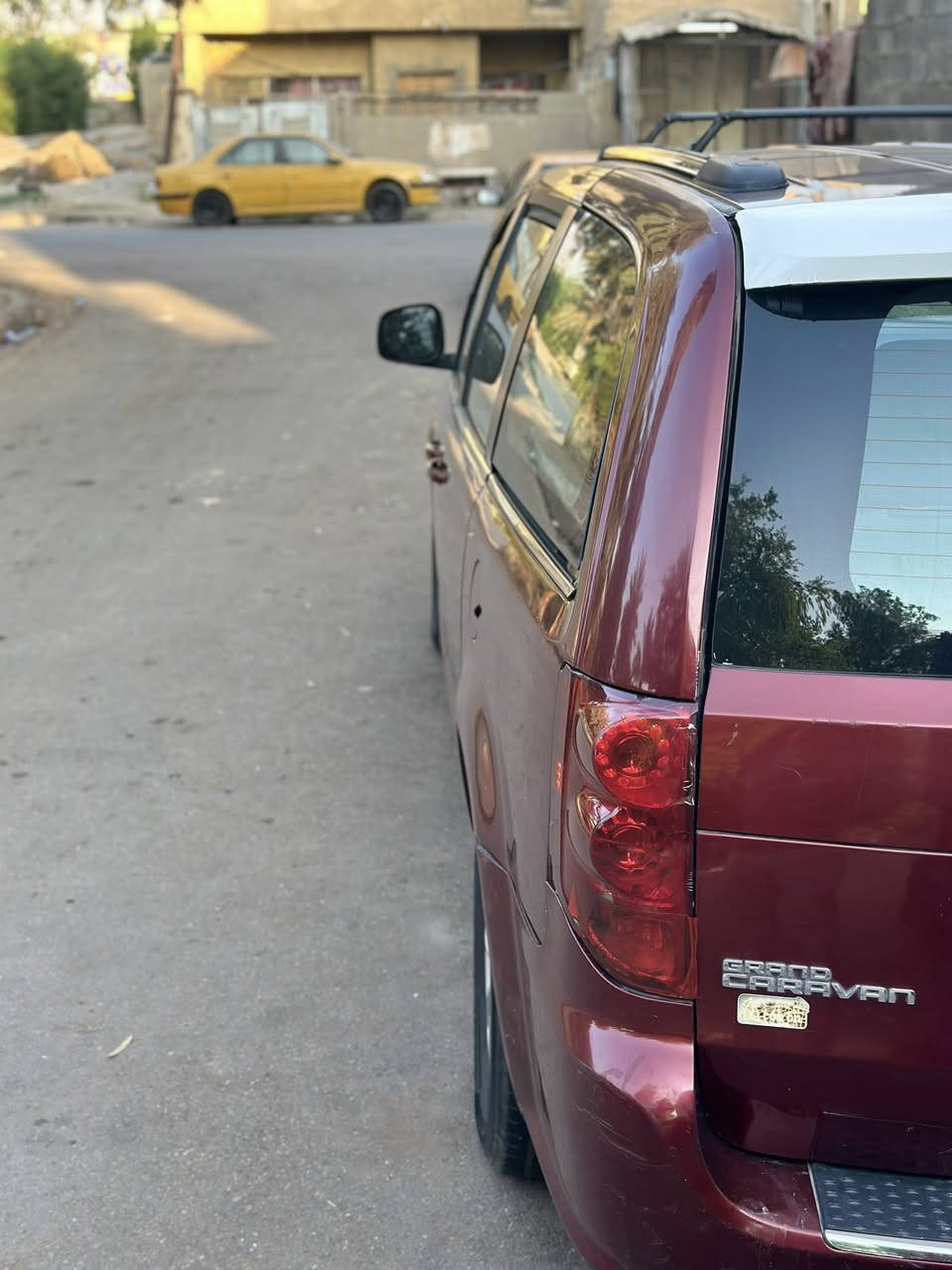 السلام عليكم
سيارة دوج كراند كرفان موديل ٢٠١٩
كير مكينه حدادية جاهزة تبريد ثلج 
تخم تاير نضيف بيهة قطعه واحدة فقط
قبق الجنطة حادثهة صبغ صغير بالجاملغ الخلفي 
بدون تبديل سيارة جاهزة من كلشي 
تحكمات ستيرن كشنات كهرباء ابواب كهرباء
السعر ١٨٥ وبيهة مجال بسيط الاستفسار(***********)
