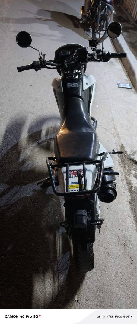 سلام عليكم دراجه قفاز ياباني دراجه نضيفه كله شغال مكاني بغداد الشعب ***********
