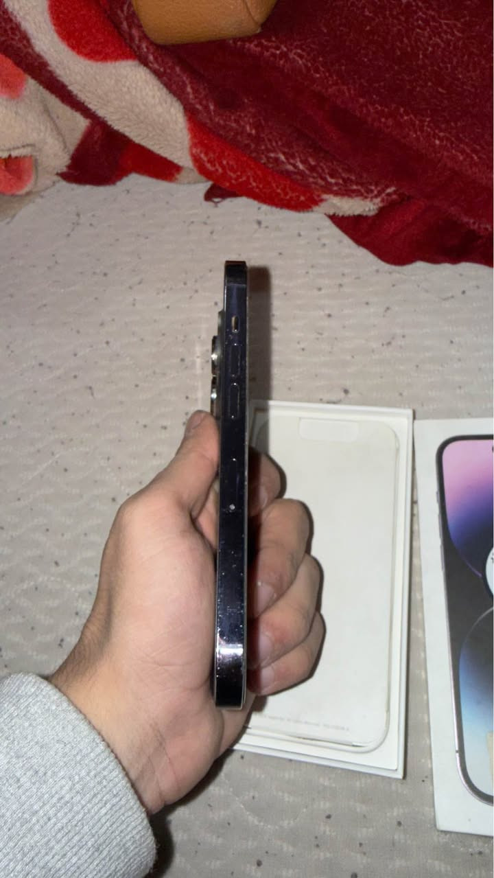 مرحبا حبايب 
عندي ايفون ١٤ برو (ليس البرو ماكس) ذاكرة ٢٥٦ كيكا لون بنفسجي مثل ماموضح بالصور مامبدل ولا قطعة بي بعده بحالة الوكالة ماستر صحة البطارية ٧٤٪؜ الله شاهد الشحن مالته يخبل غراضة كاملة باكيت وواير شاحنه نظيف حيل نموذج M 
رايده ب٦٧٥ الف مكاني بغداد الدورة شارع ٦٠
رقمي *********** متوفر واتس اب واتصال ممتوفر على الماسنجر بغداد, العراق
