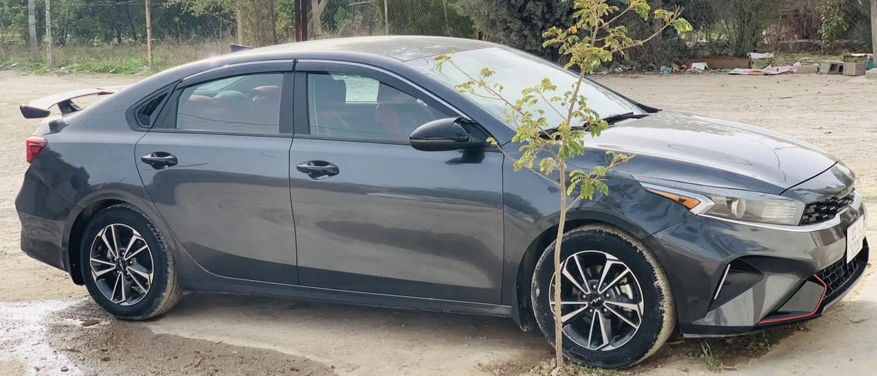 كيا فورتي مديل 23 واريد امريكي رقم بغداد بسمي تحويل ثاني يوم حدثها بمريكا سياره جديده مال جناي حدثها بل منشور بدون دواخل فقط خارج سعرها 142 بيها مجال بسيط رقمي ***********
