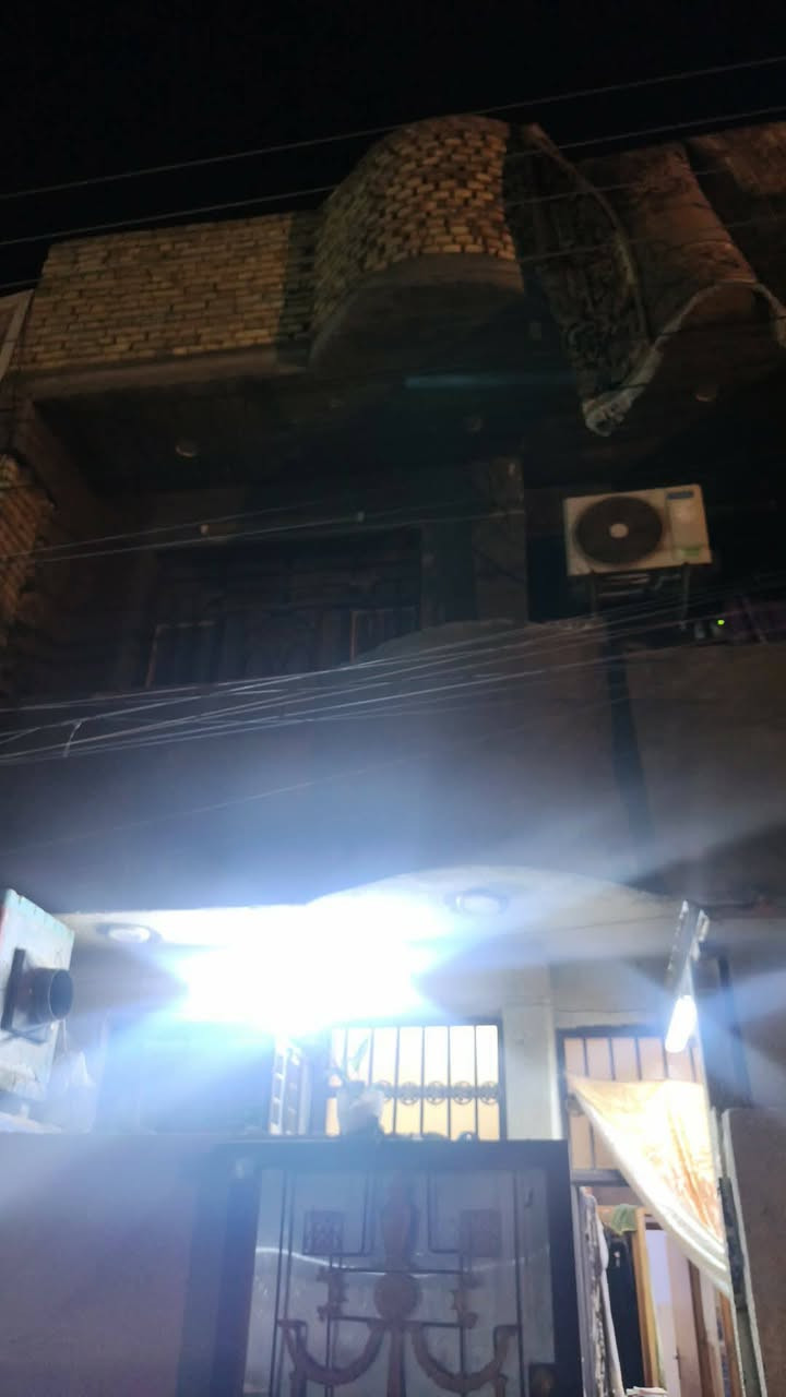 إسلام عليكم
بيت البيع مساحه 
70متر 
طابقين كامل 
حمام خارجيه 
ستقبال مطبخ 
حمام داخليه 
غرفه منوار 
طابق ثاني 
غرف ٢
حمام ١
طاوبي زراعي سند25
***********
