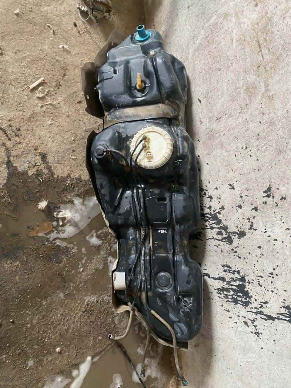 يوجد دوات فور چنر تفصيخ كله اصلي
حداديه عامه 

مشط ستيرن
دبلات امامي وخلفي
خزان بانزين مع قواعده كامل 
صالنصه
قاعدة فيوزات
جنطة  الخلفيه كامله
جكات جنطه
جام بوب 
جام صفحه
سبايدرات قماره
بند 
ماكورات جام لجميع بوب الفور جنر
ملوي عدد زوج 
كشنات عدد 7 مال فور جنر 
منظومت تبريد من الدعامية الاماميه إلى الخلف كامله
دشبول
ويل كب بلادي زوج مع التايرات 
أكسن امامي كامل
زوج لايتات 
بگ لايتات زوج
عنبار بريك ***********
