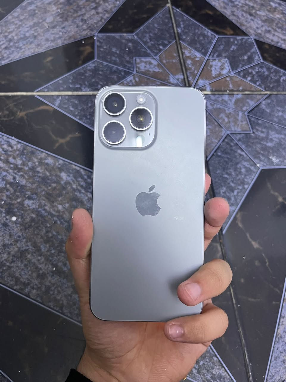 السلام عليكم متاح 15 برو ماكس جهاز دبل شريحة ذاكرة 256 نموذج M بطارية 95 مشحون 295 مرا مبدل شاشة وبطارية فيس ايدي فصل من حدثت الجهاز للبيع او مراوس  
مراسلة واتس فقط ***********
