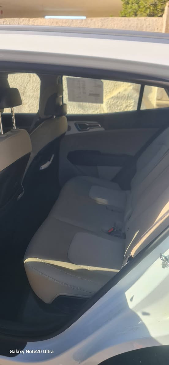 ‏‎السَّلَامُ عَلَيْكُمْ
كيا سبورتاج2023
مرقم بغداد زيرو  ماشية 11000كم السيارة كفالة عامة 
خليجي 
الموديل 2023 قمارة حديد 
دوش سعة المحرك 2.0L
مرتبط بناقل حركة أوتو 6 نمر
عددAIR BAG 2 
حساسات أمامية 
حساسات خلفية
داخل بيجي قماش 
لايت زينون + LED
كشافات 
بك لايت LED
ويل كب 19
4 دسك
اريل نفكيتر 
مفتاح التشغيل بصمة
تشغيل عن بعد   
شاشة Apple Car play
كاميرا دوارة   
حركة المقاعد الأمامية كهرباء
تدفئة المقاعد الأمامية 
تدفئة المقود 
تتسع المقصورة ل 5 ركاب
مثبت السرعة Cruise
المودات والأوامر الصوتية
أوضاع القيادة  Drive Mode
فحص أنظمة السيارة  
شفتات مقود
قطعتين تبريد
هاند بريك كهرباء 
‏ABS 
‏Auto Hold   أوتو هولد
نظام مانع الانزلاق
نظام نزول المنحدرات 
اشارة في المرايا الجانبية
مخرج منفذ الطاقة 
‏Bluetooth 
شاحن هاتف Wireless 
للاستفسار ***********
اخوان غير متواجد عالفيس الرجاء التواصل عالرقم واتس
