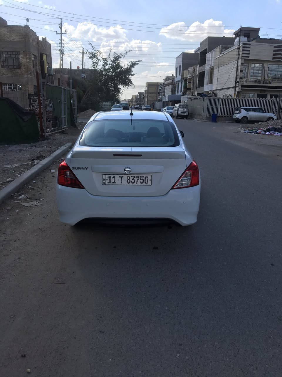 السلام عليكم سني هندي بليته زركه 2019 ماشيه 76 بيها قبق الجنطه مصبوغ اثر سقوط عارضه عليه وهلال الجاملغ الخلفي  واليوم التكمه انطخت بالرصيف سياره قبل شهر مبدل كل صدرها امامي وخلفي وقبل سبوع بدلت نوزل وبلك تخم وادامه كامله تايراتها جديده غرفه نظيفه ارضيه وصندوق جلد رقم انكليزي بغداد سعرها 113 وبيها مجال للاستفسار الاتصال *********** مكانها بغداد حي الجهاد
