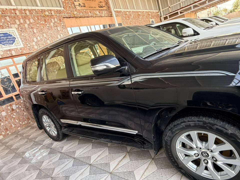 سلام عليكم للبيع لاندكروزGX.R 2018بريم 
محرك V6
ماشية 150الف
رقم بغداد
السيارة مكفولة كفالة عامة
السعر 485 وبيها مجال 
العنوان ذي قار  قلعة سكر 
***********
***********
