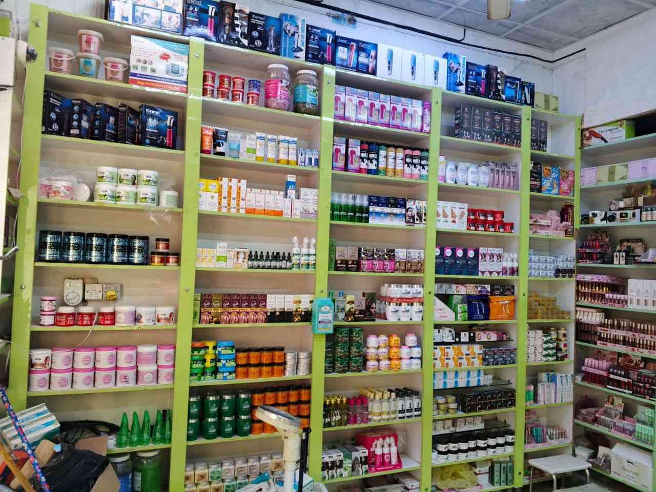 السلام عليكم
محل جاهز من مواد كوزمتك وعطور وتجهيزات طبية  للبيع

السبب/عدم التفرغ للعمل
شغله خير من الله 
العنوان  النصر شارع الجامع قرب صيدلية كاظم جبر للاستفسار الاتصال على الرقم ***********

مكلف بلنشر❤️
