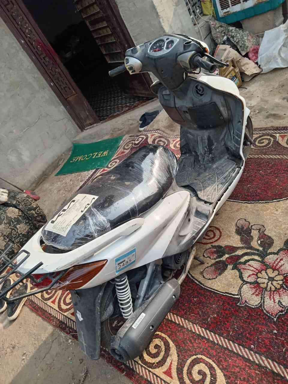 السلام عليكم ورحمة الله سكنس البيع نثيه 110 دراجه كلش حلو ونضيفه كهربائيات كله جديده دراجه كلش حلو 
مكاني بغداد المعامل الحسينيه ب 350. 
***********
