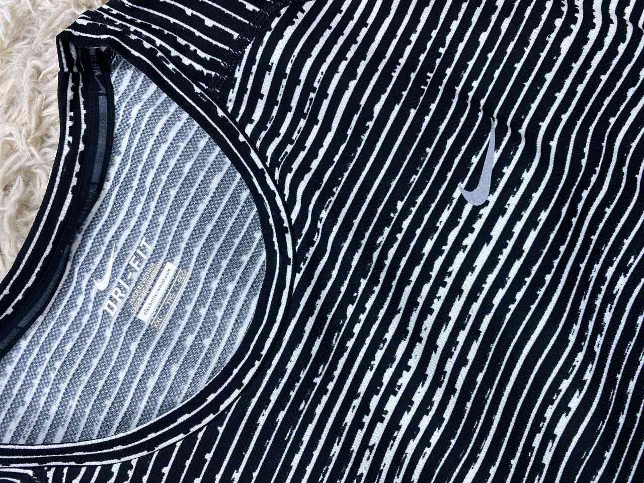 نايك 
قياس اكسين لارج 
سعر 15 الف 
توصيل لجميع المحافظات 3 الف


**إذا كنت صاحب هذا الإعلان وتريد حذفه لأي سبب، رجاءا أرسل رسالة إلى الدعم الفني**