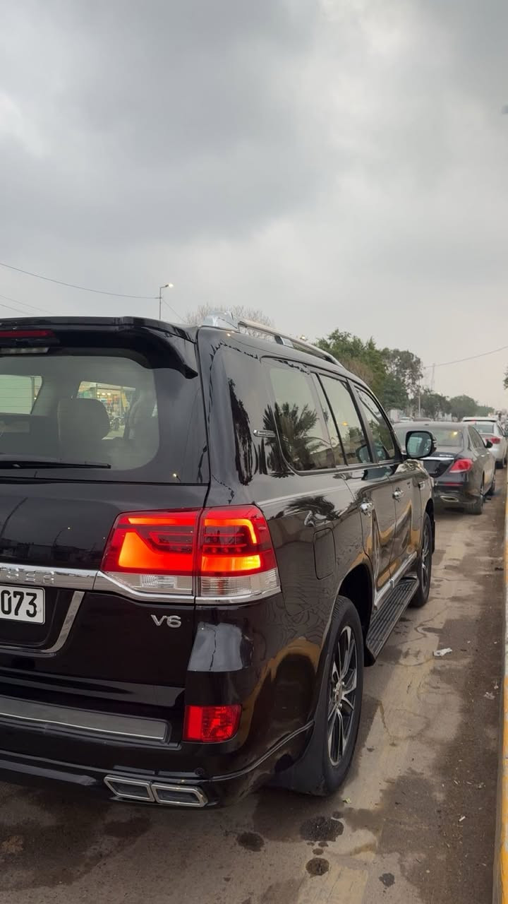 السلام عليكم 
لاندكروز 2020 بحريني 🤍

معروفه مواصفات لبحريني 

رقم سليمانية الجديد هزه وفحص جديده

سياره مكفوله كفاله عامه من الصبغ والبارد

 جديده كلش

كير محرك صدر تبريد كهربائيات كله كفاله شرط 

عنوان بغداد شارع فلسطين

السعر 495 ورقة فقط 
للاستفسار ***********
