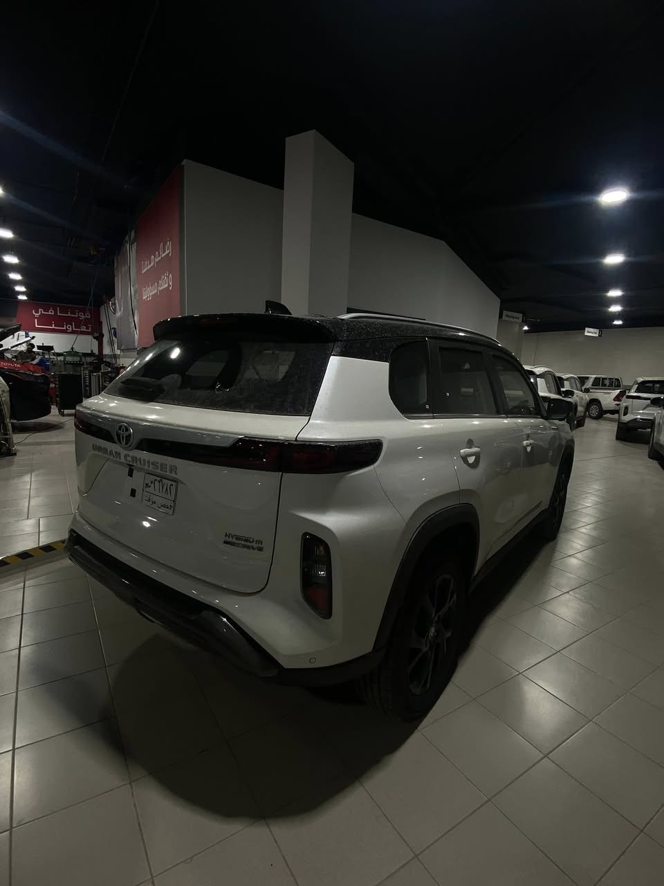 اوربان كروزر موديل ٢٦
سيارة بناتية صغير حلوة إقتصادية وعملية 

 • المحرك: 1.5 لتر – 4 سلندر
 • القوة: 104 حصان عند 6000 دورة
 • العزم: 138 نيوتن متر عند 4400 دورة
 • ناقل الحركة: أوتوماتيك 6 سرعات (6AT)
 • قياس الإطارات: 17 إنج (215/60R17)
 • سعة خزان الوقود: 45 لتر

المميزات
 • تشغيل بصمة (Push Start)
 • مقاعد جلد
 • شاحن لاسلكي للموبايل
 • مثبت سرعة
 • إضاءة داخلية Ambient
 • سقف بانوراما
 • شاشة 9 إنج مع 6 سماعات
 • كاميرات 360 درجة (4 كاميرات)
 • حساسات خلفية
 • مكيف أوتوماتيك أمامي مع فتحات خلفية

الضمان (Toyota Iraq)
 • 8 سنوات أو 160,000 كم على بطارية
 • 3 سنوات أو 100,000 كم على كير محرك وكهربائيات
 • 2 سنة صيانة مجانية أو 40,000 كم على دهن وفلاتر

تأمين سنة وحده على السيارة من السرقة و الحوادث و الحريق 

للاستفسار اكثر عن السيارة الاتصال عبر الرقم 
***********
