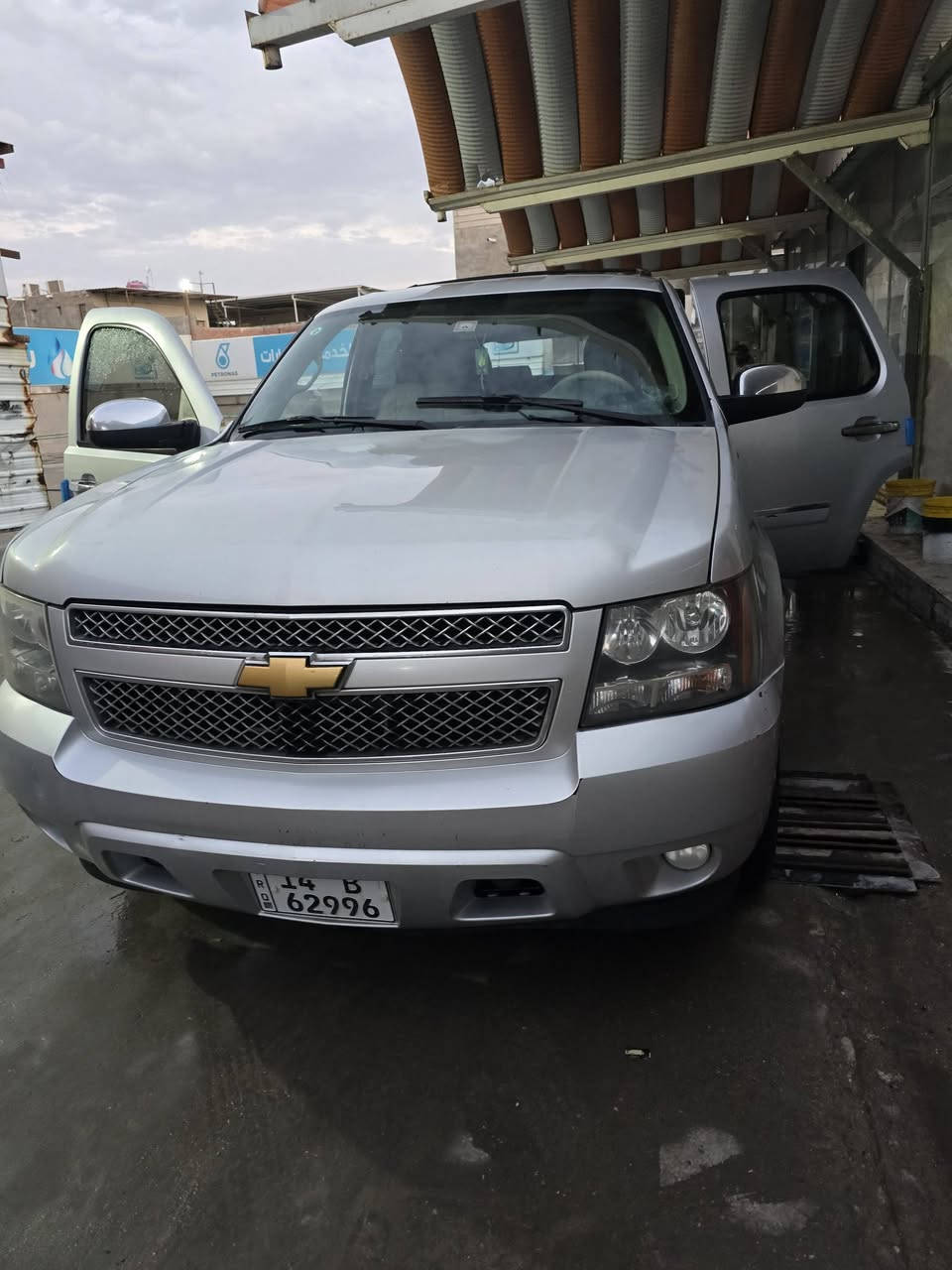 تاهو ١٣ Ltz وارد كندي مكفولة من الضربة والصبغ رقم بصرة بأسمي *********** مكان السيارة البصرة جراد خفيف بنيد وقمارة
