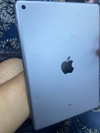 ايباد الجيل الخامس كلشي ينزل  كلة شغال وشرط الفحص كل التطبيقات تفتح عل...