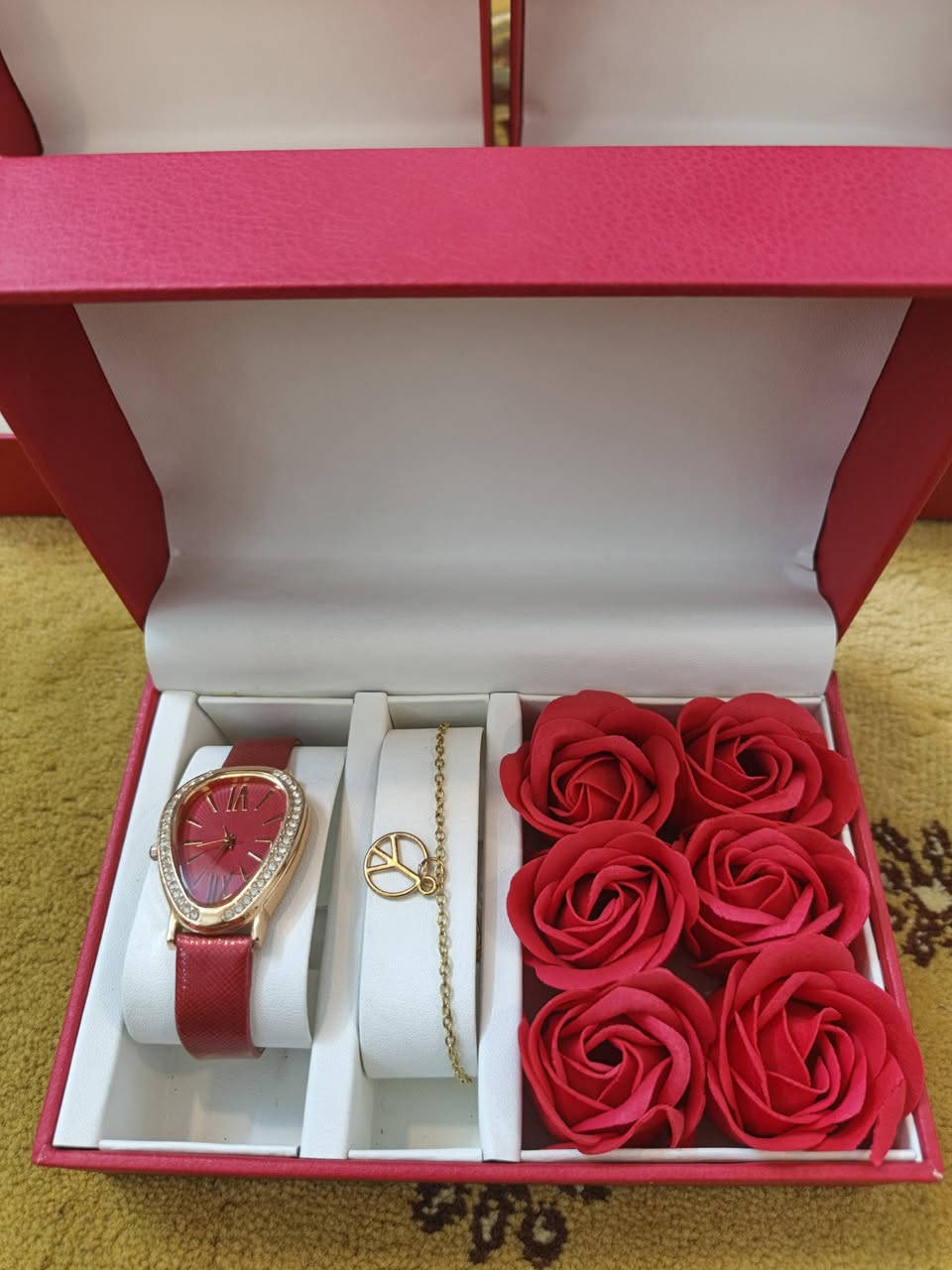 السلام عليكم جميعا توفرت طقم ساعات نسائي الأصلي سعر بس 15الف توصيل مجاني داخل الرمادي  سارع بالحجز ***********
