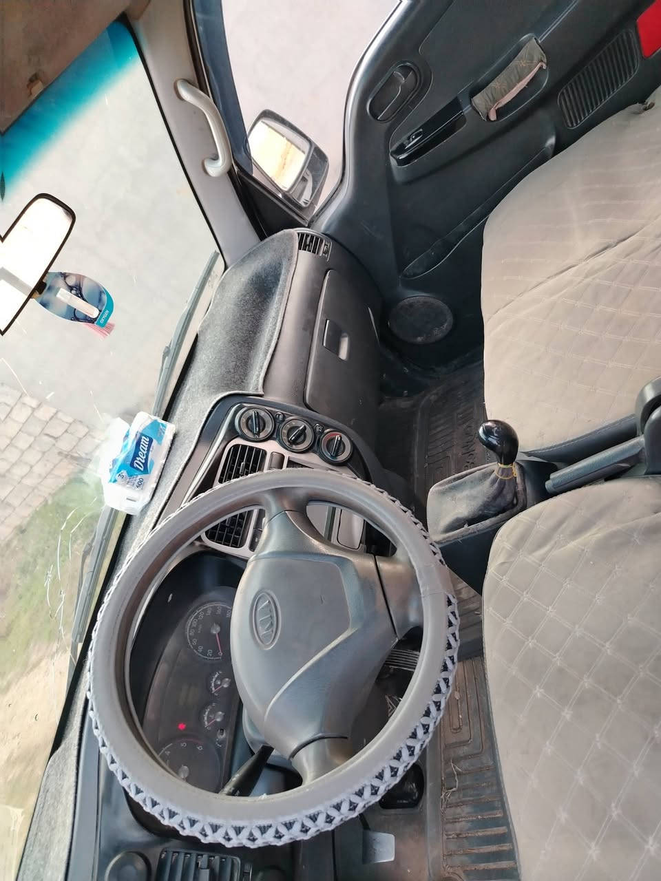 السلام عليكم كيا للبيع موديل 2012 مسجله رقم كركوك شرط التحويل سياره محرك كير اكسن شاصي شرط تواير جدد كهربائية كلها شغاله السعر ٩٢ وبيها مجال اتصل على الرقم *********** زين
