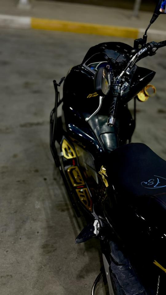 Pcx 150 جيل ثالث
الدراجة وارد يابان ملاحظة جداً مهمة يعني مو ياباني اصل فقط محرك ١٥٠ و ستان كهربائي
الدراجة خير من الله شلعة و معدل 
مزود عليها درعع 
ستان موبايل
دوسات ذهبية
دوسة ستان الكهربائي
يده ستيرن
كشن تغليف
سيبايه رياضي
السعر خاص لو خابرني جوه السوك والله بس محتاج ***********
