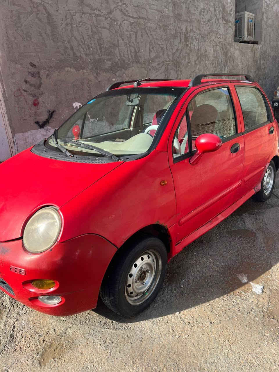 سلام عليكم. عندي  كيو كيو. موديل 2012 كامله. كير عادي. كير مكينه سالمات   تخم تاير جديد صدرها جديد   مكاني بغداد الغزاليه  البكريه. الاستفسار  على الرقم.  سعرها 26 وبيها مجال ***********
