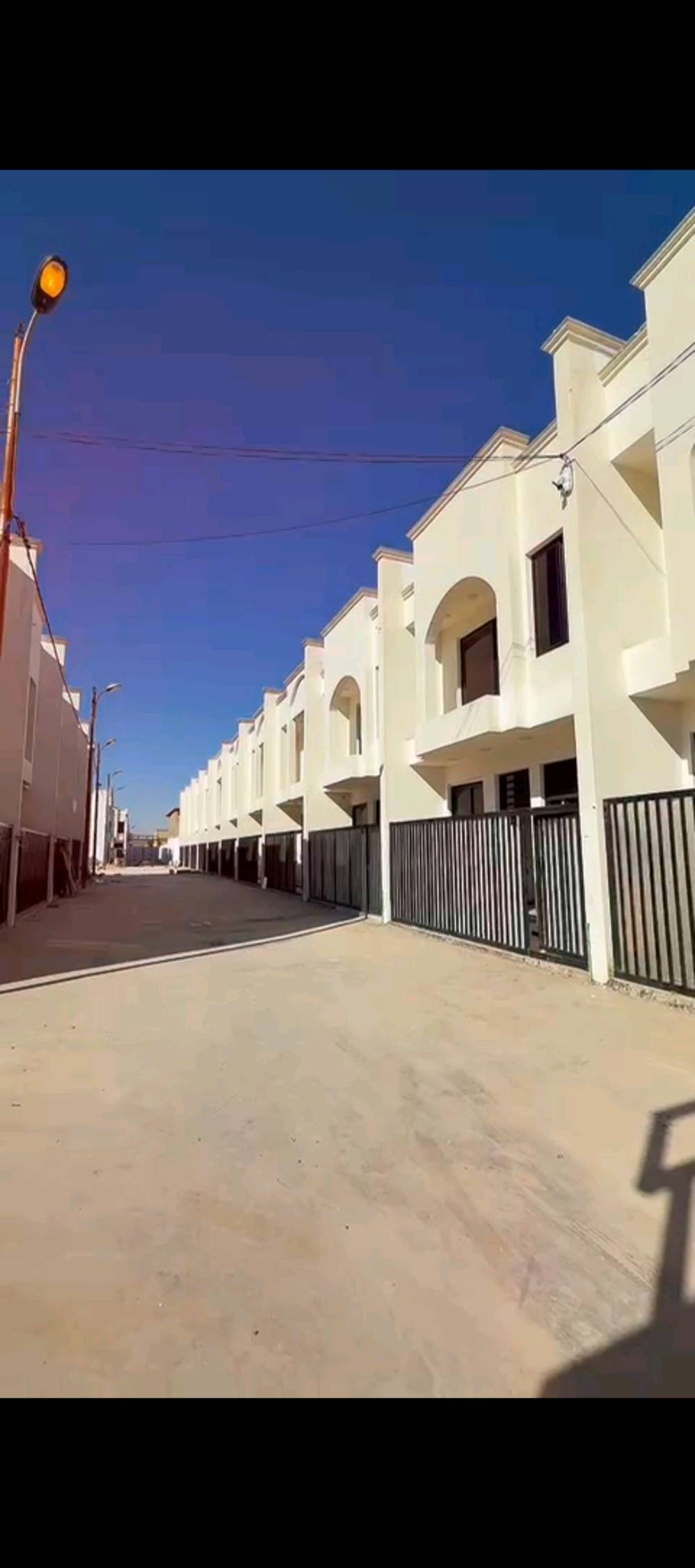 ✨ مجمع الدور البيضاء السكني ✨
يعلن عن توفر وحدات سكنية حديثة بمساحات متعددة وبأسعار تنافسية جدًا
📍 الموقع:
منطقة الري – بالقرب من منطقة الشباب والمربع الذهبي
ضمن مناطق بغداد / الكرخ
موقع مميز وقريب من الخدمات الأساسية
📄 النوع القانوني:
أراضي زراعية – سند 25
✔️ قرار محكمة
🏠 تفاصيل الوحدات السكنية:
🔹 مساحة 60 م²
واجهة 6 م – نزال 10 م
طابقين
(هول + استقبال + مطبخ + صحيات + 3 غرف نوم)
💰 السعر: 100 مليون
🔹 مساحة 85 م²
واجهة 6 م
طابقين
(هول + استقبال + مطبخ + صحيات + 3 غرف نوم)
💰 السعر: 120 مليون
🔹 مساحة 90 م²
واجهة 6 م – نزال 15 م
طابقين
(هول + استقبال + مطبخ + صحيات + 3 غرف نوم)
💰 السعر: 125 مليون
🔹 مساحة 115 م²
واجهة 7 م – نزال 17.5 م
طابقين
(هول + استقبال + مطبخ + صحيات + 4 غرف نوم)
💰 السعر: 145 مليون
🔹 مساحة 135 م²
واجهة 7.6 م – نزال 18 م
طابقين
(هول + استقبال + مطبخ + صحيات + 4 غرف نوم)
💰 السعر: 165 مليون
⚙️ خدمات المجمع:
✔️ ماء
✔️ كهرباء
✔️ مجاري
✔️ تبليط كامل
✔️ بوابات دخول
✔️ نظام أمني (Security System)
📌 فرصة حقيقية للسكن أو الاستثمار
موقع ممتاز ✔️ أسعار مناسبة ✔️ خدمات متكاملة ✔️
📞 للاستفسار والتواصل:
شركة تاج الياقوت للتطوير والاستثمار العقاري 👑
📱 *********** (واتساب)
📱 *********** (واتساب)
📱 *********** (واتساب)
📱 *********** (واتساب)