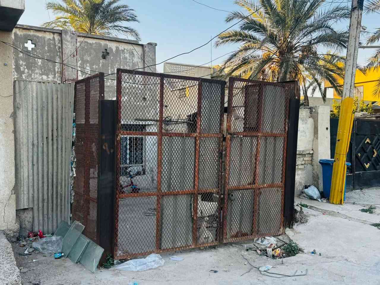 السلام عليكم دار للبيع يعتبر قطعه ارض المساحه ١٩٣ الواجه ٥'٦ والنزال ٣٠ في بغداد الزعفرانيه منطقه الرشيد ال٦٠٠ يبعد عن الشارع العام ١٠٠ متر مقابل المنتزه سند مستقل باسمي للاستفسار الاتصال على هذه الرقم ***********او واتس اب

