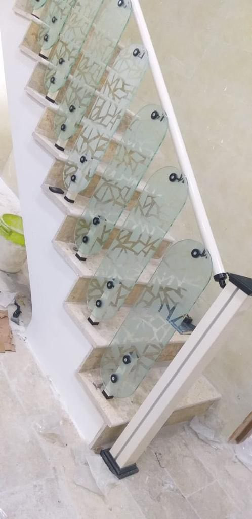 بيت للبيع المساحة ١٦٢ متر جبهه ٥،٤٠ م والنزال ٣٠ متر يحتوي على استقبال سويت ومطبخ وهول وغرفة نوم وحمام . الطابق الارضي مرمر عماني الطابق الثاني ثلاث غرف نوم جميعها سويت بناء عام ٢٠٢٣ للبيع الاتصال على الرقم *********** الاستقبال جبسن بورد والغرفة التي فوق الاستقبال بنفس المساحه ايضا جبسن بورد البيت مدخلين مدخل الى الاستقبال ومدخل الى المطبخ الموقع خلف الملجأ زقاق ٢٣ محلة  ٦٣٦ يعني مجموع غرف البيت ٤ واحدة في الطابق الارضي وثلاثة في الطابق الثاني مع بيتونه جزء منها مخزن مزود ب٢ تانكي ماء و٢ كيزر واحد للطابق الاول والاخر للطابق الثاني
