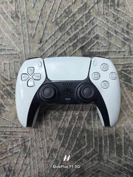 جهاز بلي 5 سلم ( PS5 Slim ) 🔵🔴🟡
ذاكرة واحد تيرا ( الف گيگا )

كامل غراض و كارتونه هم موجود و وياه ذني الغراض ، كفر لليدة و كفر لگير اليدة و كيبل شحن اليدة و بيه حسابي الشخصي مشتري بيه لعبة

Batman Arkham Knight : Premium Edition 

يعني اللعبة نسخة كاملة،  يجي وياه كل الاضافات و السكنات ، الحسابي ناسي الرمز مالته ف انطيه ويا البلي 

الجهاز نظيف و ممفتوح و اليدة بدلت بيه الگير الاول و الثاني ب گير مغناطيسي يعني احسن من البلادي و ميصير بيه درفت

مكاني كركوك - روناكي - قرب تقاطع حي النصر ، تجي 
تفحصه و تجيكه  ب بيتي و تاخذه

س.ع.ره : ( 570 الف ) 🔴🔴🔴 و الي يشوفه غالي يكدر يتأكد من السوگ لان سعري كلش مناسب ويا كل ذني الغراض و الحساب

و ما عندي توصيل

متواجد خاص و هذا رقمي و عليه واتس اب 

*********** 🟢🔵
