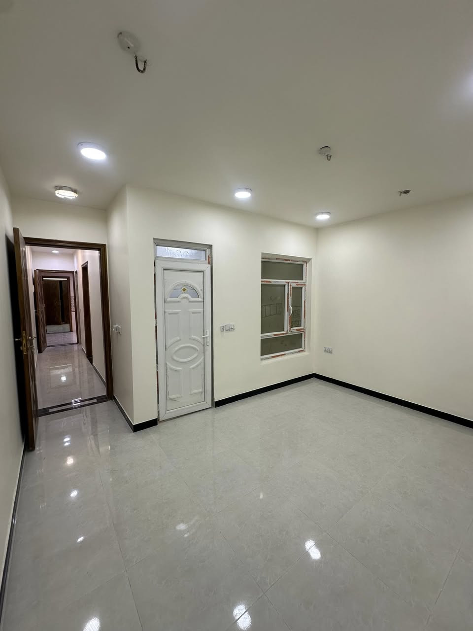 شقه للايجار في منطقه العطيفيه شقه متكونه من غرفتين نوم وصاله مطبخ حمام طابق اول 
***********
ب ٧٥٠ الف دينار
