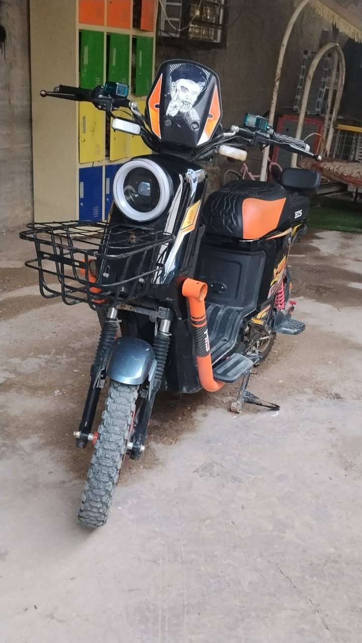 السلام عليكم دراجه شحن R9 max كهربائيات كامله  مكاني بغداد زعفرانيه سعر خاص تواصل على رقم *********** بطاريات 5 الملف 1200
