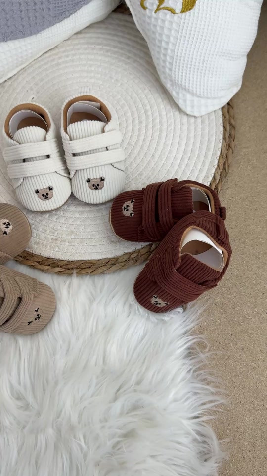 🐻 حذاء أطفال أبو دب يجنن باللبس 🐻 خامة مرتبة ومريح للبيبي 👶✨ 📏 يلبس من عمر ٤ أشهر إلى سنة 💰 السعر فقط ٧ آلاف 📲 للطلب واتساب فقط: *********** ***********
