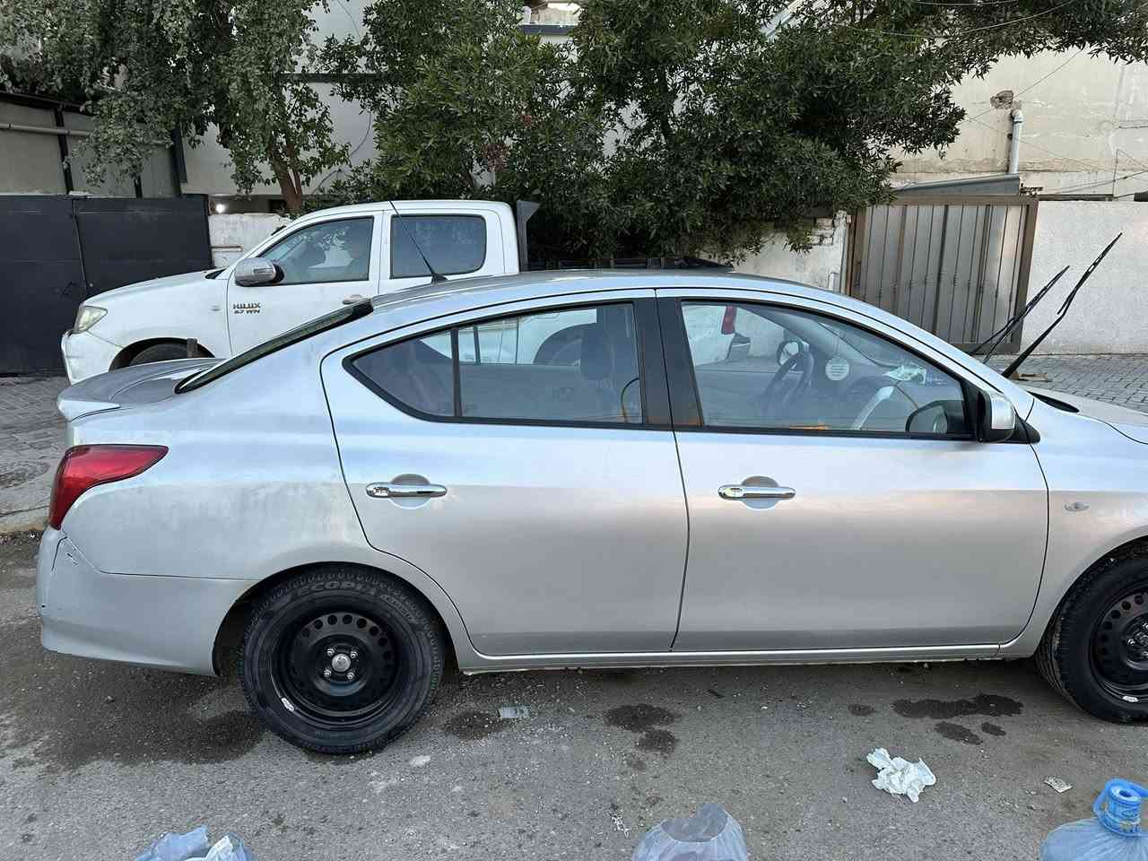 السلام عليكم
نيسان سني للبيع موديل 2023 رقم أربيل تحويل مباشر بأسمي ضررها قطعتين جاملغ خلفي الأيمن والأيسر وموجود بيها سونار حديث 
المواصفات 
تبريد شغال 
شاشة
كامرة 
كار بلي
السيارة ماشية 49 الف السيارة على أيدي كير ومكينة مكفولات 
السعر 110 وبيها مجال بسيط 
للاستفسار : *********** متوفر واتساب
