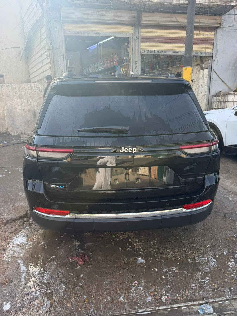 جيب كراند شيروكي  بلگن هايبرد موديل 2024 مواصفات خاصة
السيارة بدون ظرر ماعده شخوط بلدعاميه
بدون ايرباك  ماشية 31
حجم المحرك ٢٠٠٠ تيربو جارج 
٣٧٥ حصان مع محرك الكهرباء اسرع من الهيمي
نظام الشحن : الشحنة الوحدة تمشيك 50 كيلو بدون بانزين
  + هايبرد + بلك ان
مع خيارات 3 تغير نوع المشي دگم
كهرباء فقط بانزين فقط  
كهرباء وبانزين حسب المشي 
حساسات خلفية حساسات جانبيه بالمري
خمسة راكب المرغوب👍
رادار 360 درجة تعريب جمع 
تحديد مسار  تبريد قطعتين امامي 
خلفي تحكم  خمس انضمة قيادة 
بانوراما على طول السيارة 3 فتحات دفع رباعي. 
كير ماوس مع وضعيات القياده المختلفه للجبال
 والطرق الوعره والرمال والطين
شفتات ستيرن 
هاند بريك بصمه مقود جلد + تدفئة 
‏Reverse Tilt Mirrors المرايا  المائلة عند الرجوع 
لايتات لد تدفئه  كشنات
شاشات دجتل  شاشه كبيرة مع نفكيشن GPS بدون نت 
كراسي خزن ميموري  
سستم صوت ALPINEو دمام خلفي بلادي 
نظام محاكاة العجلة الذكي 
 نظام ملاحة نظام قيادة ذاتية 
للأستفسار يرجى الاتصال☎️  ***********
