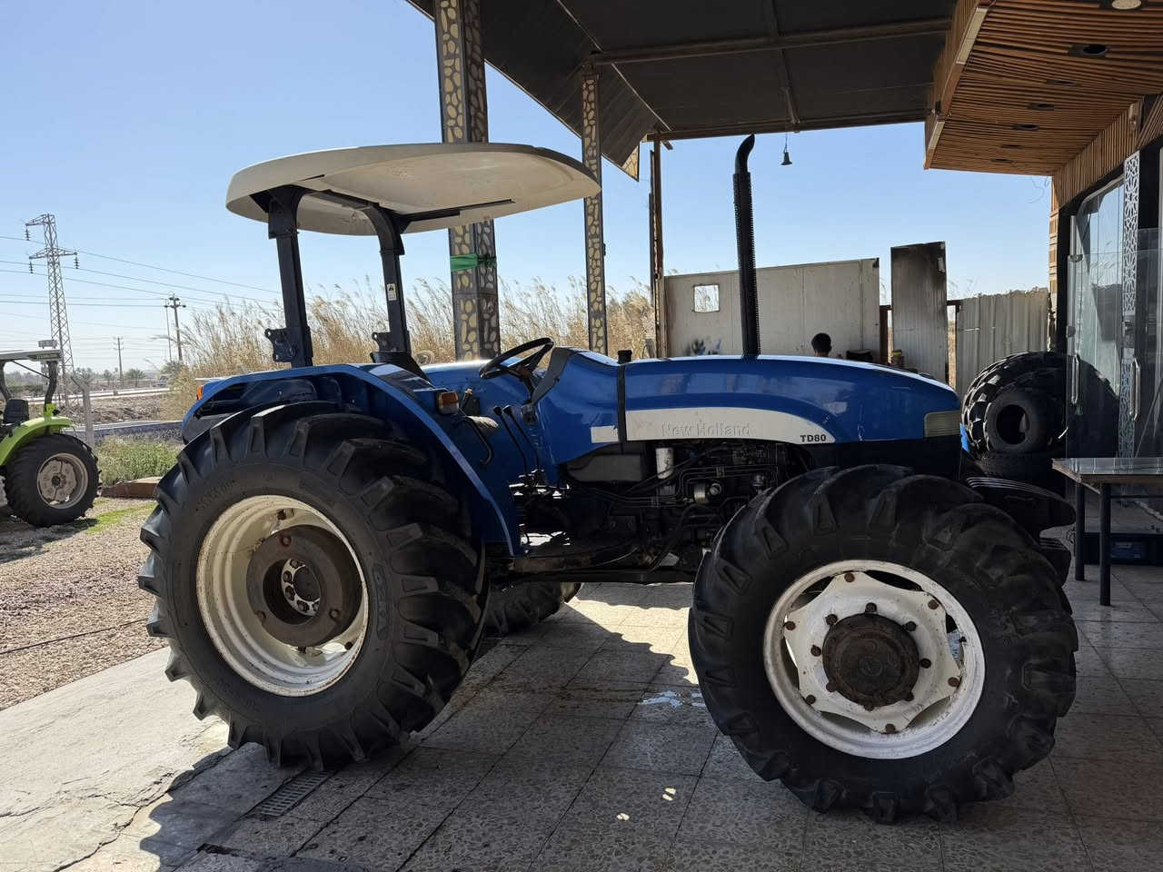 سلام عليكم
للبيع نيهولند موديل ١٢ رقم بابل حره تحويل ثاني يوم 

مكينه جديده تخم تاير شرط بس محركه مفتوح 

مكاني بابل 

***********
