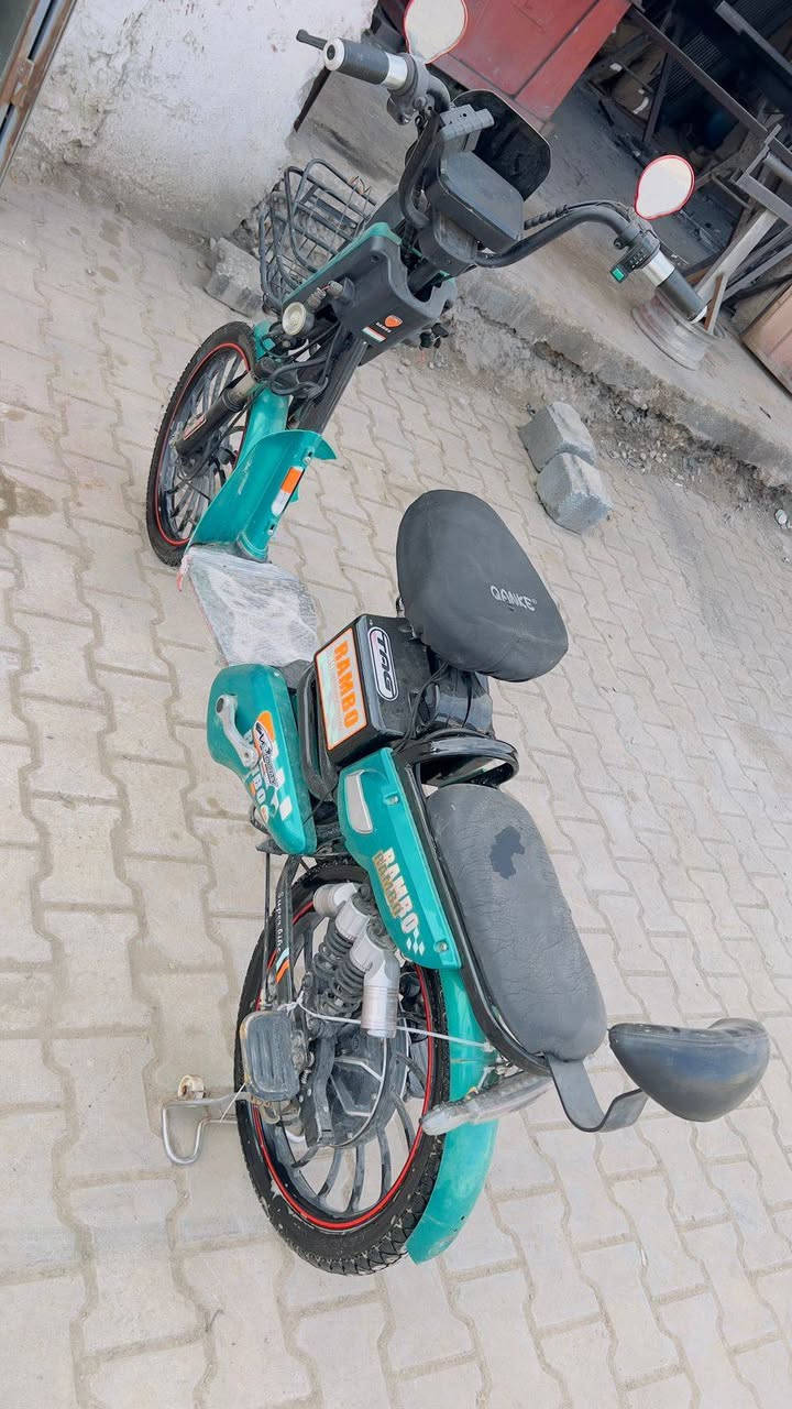 السلام عليكم 
بايسكل شحن للبيع 
صناعة MR
موديل 2025
حجم 20 
تشغيل ع بصمه و صويج 
بطاريات شرط ع فحص جدد 👉👉 
السعر 190 وبي مجال قليل 
مكاني الشرقاط قرب كراج الشرقاط 
رقم الهاتف ***********
ملاحظة بايسكل بعده جديد تجي وشوف
