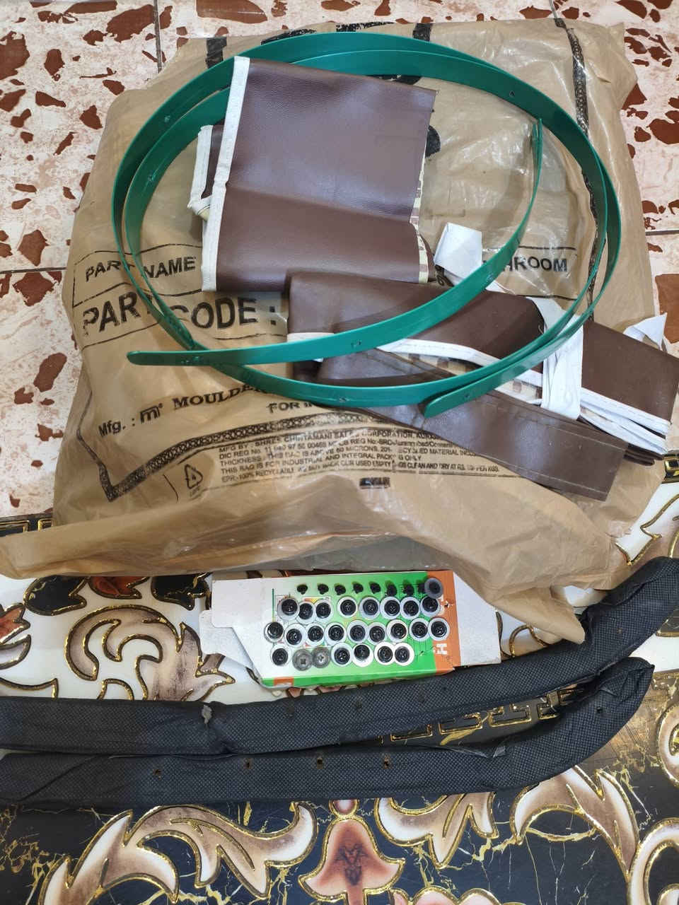 سلام عليكم غراض تكتك للبيع
1⃣ جادر جديد موديل 22 شركة ليبل اصفر هوة وسفايف وخشبات والبراغي جيب وشد
2⃣كابريتر موديل 22 مستخدمة على فحص
3⃣طوافة شركة على الفحص
4⃣رواسط واقية جدد هنة الواقيات
5⃣دواسات ونرمايد وسايد بريك ورنك ويل وقفايص مال بك لايت ورواسط كصة يمنة ويسرة ومجمع بك لايت يمنة ويسرة شركة تفصيخ وماصدة اشارة يمنة عدد 2 ولايت مكينة وضفيرة 
6⃣مسجل ابو ساعة
7⃣وصفاحيات
8⃣وجاملغات جدد 2
9⃣ودعاميات وحدة جديدة والباقيات نضيفات
🔟وسبير ابو الحية
(غراض ابيع شلع)
سعر 100 الف 
مكاني الحسينية مال راشدية
رقمي (***********)
متوفر واتساب
