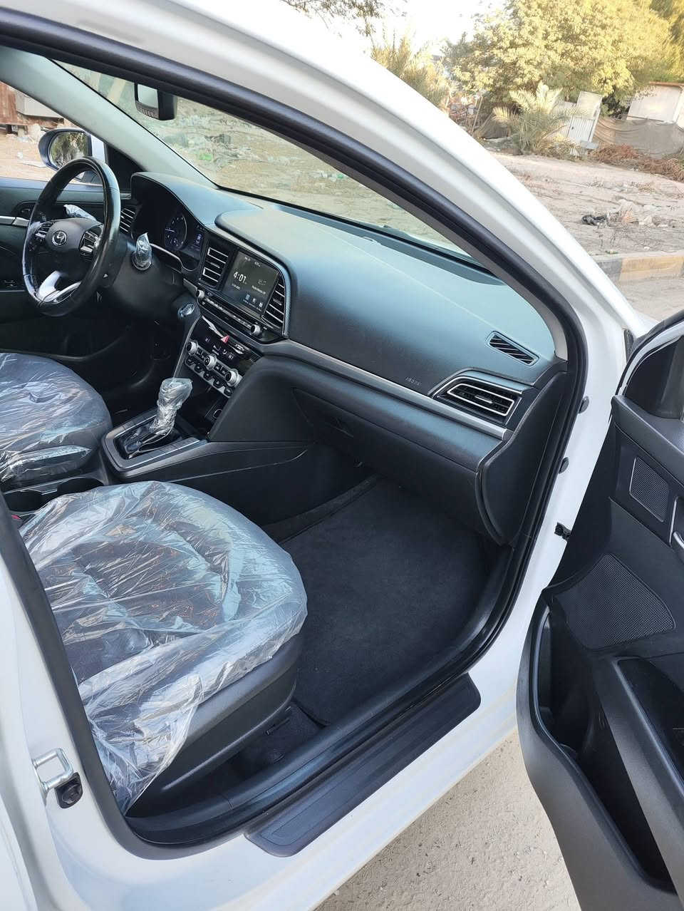 السلام عليكم هونداي افانتي السياره فول مواصفات عد الفتحه بصمه رادار امامي خلفي جانبي كشنات جلد وتدفئه وتبريد بل كشنات اربع انضمه قياده شاشه كبيره مري شفط بصمه ابواب جنطه ذكيه ونضام ترحيب لايت لد بلادي سستم صوت بلادي وبعد بيه مواصفات السياره جديده بمعنه الكلمه السياره بيه اربع قطع صبغ فقط بلا حادث تماما شرط تروح سونار بلا حادث رش صبغ فقط وصور السونار داخل المنشور جميع ايرباكات السياره سليمه حجم المكينه 1600 8 نوزل رقم كربلاء بسمي // السعر 135  ،/ رقم ***********
