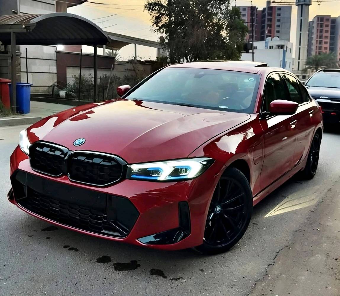 السلام عليكم
للبيع BMW 330e موديل 2024

فول أعلى فئة بالمواصفات
محرك 2.0 توين باور تيربو  292 حصان والعزم 420 نيوتن

السياره تعمل بنظام (البنزين + هايبرد + كهرباء) اقتصادية جداً
مع امكانية شحن السيارة بالكهرباء تقطع مسافه من 30 الى 45 كيلو 

ماشيه 27 الاف كيلو فقط

1.نظام الأوتو بارك (ركن السيارة بدون تدخل السائق) 
2.نظام البارك إسيست (امكانية ارجاع السيارة بالكراج تلقائي)
3.كامرات 360 درجة عدد 4 محيطيه 3D
4.فتحة سلايد روف
5.داتا شو Head Up Display (يعرض بالجامه الامامية)
6.نظام صوت فاخر Harman/Kardon Logic 7
7.شاشة كبيرة متصله خاصه بموديل 23 و24
8.فتح الصندوك بالقدم 
9.لايت ليزر اصلي داينمك
10.كشنات جلد لون جملي Camel + الكشنات كهرباء وخزن ميموري 
11.تدفئه بالمقود والكشنات
12.تصعيد وفتح الزجاج بالبصمه
13.حساسات امامي خلفي جانبي
14.اضاءة محيطية متغيرة الالوان
16.نظام تعتيم بالمري Auto Dim
17.شفتات بالمقود
18.شاحن تلفون وايرلس
19.نظام الترحيب عن الاقتراب من السيارة
20.ابل كار بلي وايرليس
21.رادار امامي
22.رادار النقطة العمياء
23.رادار الخروج عن المسار

ضررها جاملغ خلفي ونص الجاملغ الامامي
جميع الايرباكات سليمه

السعر 300 ورقه
مكان السيارة بغداد
***********