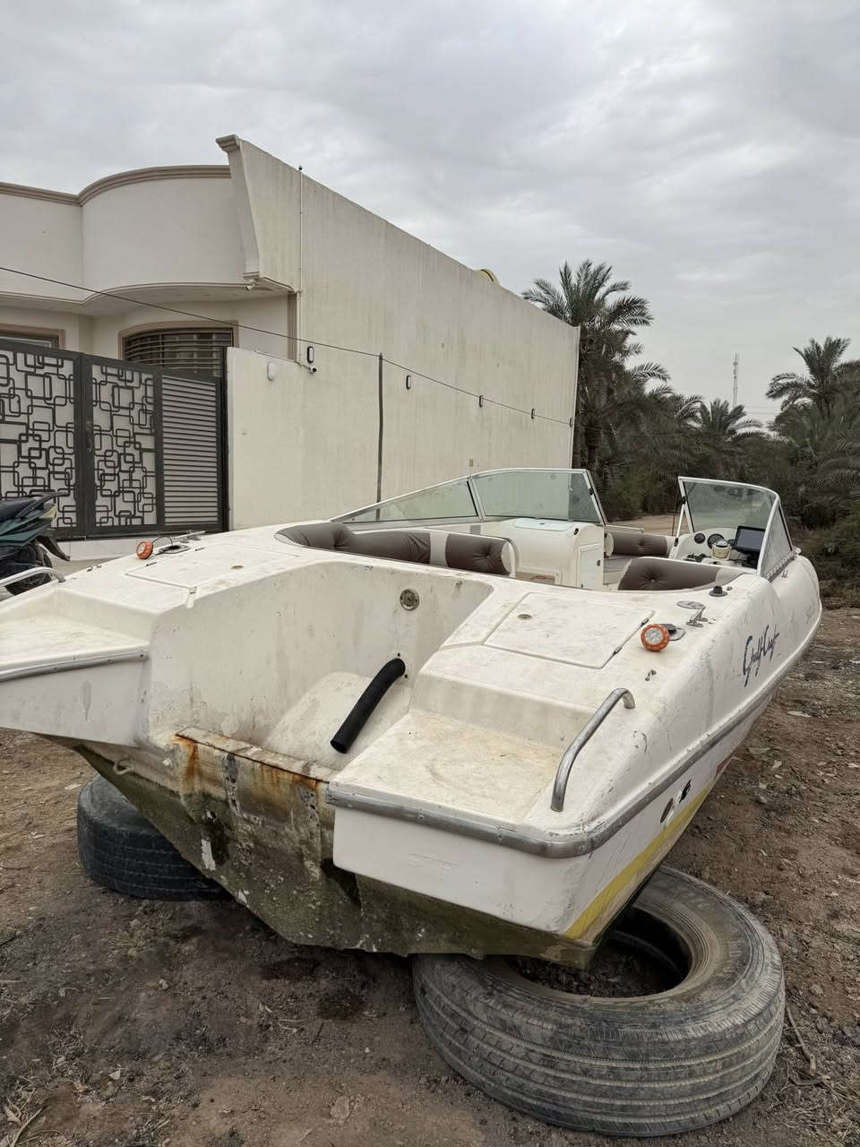 السلام عليكم للبيع زورق بس گرف امريكي الطول 5 ونص جديد كلش شاشه سستم صوت  اناره غطاس ماء گيجات بلاد فول 120 لتر فافون گصه بلاد السعر 60 ورقه وبي مجال قليل مكاني بصره ابو الخصيب نهر خوز رقم الهاتف ***********
